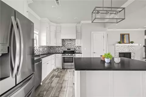 Kitchen - 203 Vicks Cir, Centerton, AR 72719 photo 3 of 3