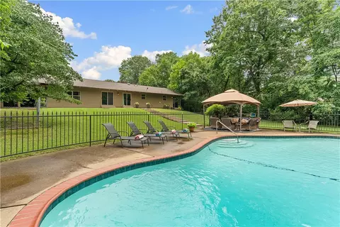 1804 Harper Valley Ln, Springdale, AR 72762