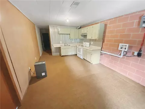 Kitchen - 261 Button Dr, Harrison, AR 72601 photo 4 of 4