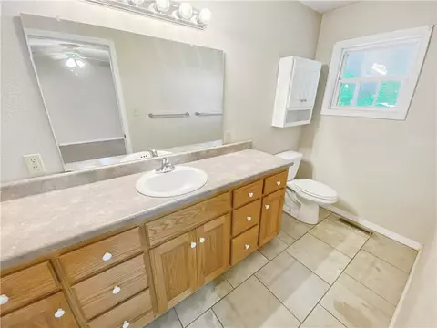 Bath - 261 Button Dr, Harrison, AR 72601 photo 2 of 4