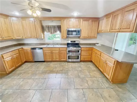 Kitchen - 261 Button Dr, Harrison, AR 72601 photo 1 of 4