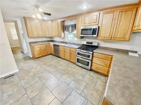 Kitchen - 261 Button Dr, Harrison, AR 72601 photo 3 of 4