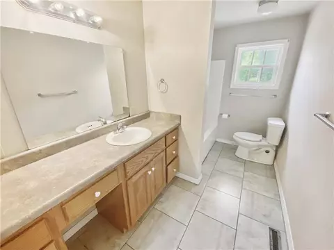 Bath - 261 Button Dr, Harrison, AR 72601 photo 1 of 4