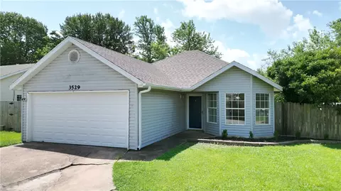 3529 Larch Pl, Springdale, AR 72764