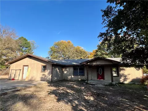 748 Ed Moore Ln, Fayetteville, AR 72704
