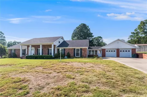1409 Oaks Manor Dr, Fayetteville, AR 72703