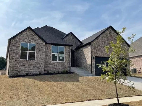 2909 N Chapel Dr, Fayetteville, AR 72704