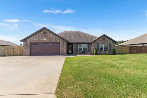 955 Red Oak St, Elkins, AR 72727