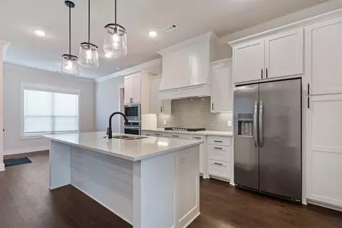 Kitchen - 20980 Double Tree Xing, Springdale, AR 72762 photo 2 of 3