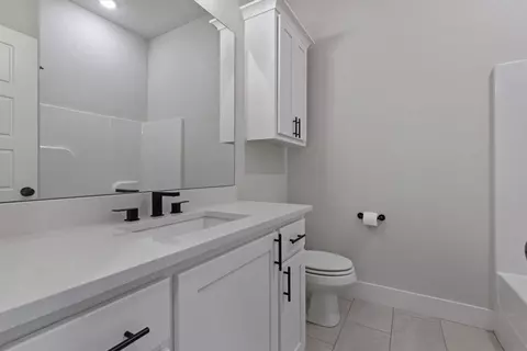 Bath - 20980 Double Tree Xing, Springdale, AR 72762 photo 2 of 4
