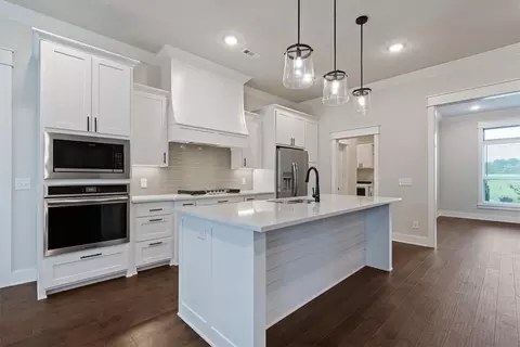 Kitchen - 20980 Double Tree Xing, Springdale, AR 72762 photo 3 of 3
