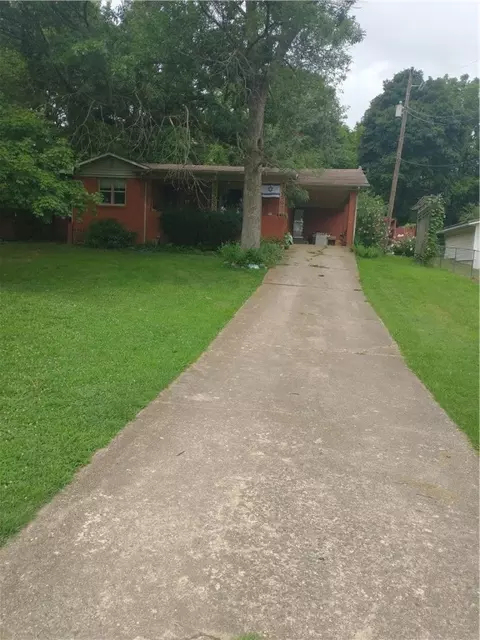 208 Academy Rd, Berryville, AR 72616