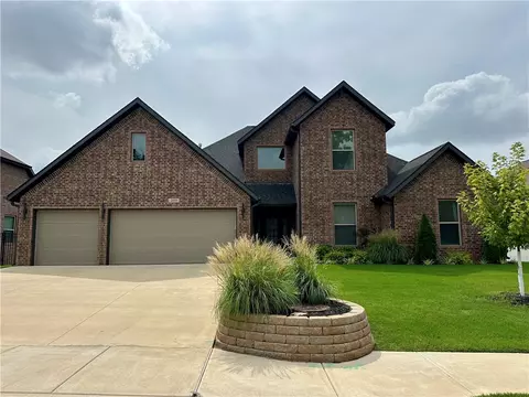 209 NW Highland Rd, Bentonville, AR 72712