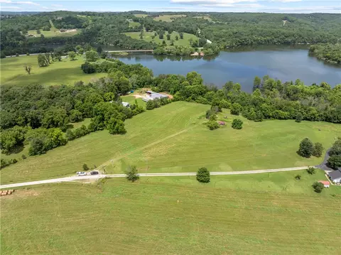 364 Lakewood Dr, Green Forest, AR 72638
