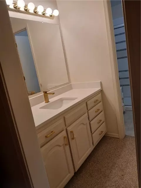 Bath - 1802 Shellie Ln, Harrison, AR 72601 photo 1 of 4