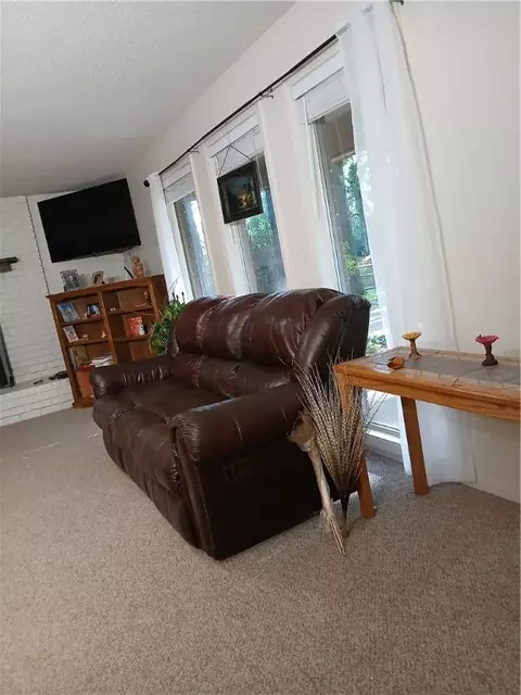 Living - 1802 Shellie Ln, Harrison, AR 72601 photo 2 of 3