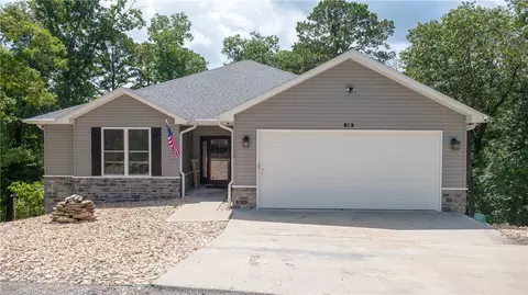 10 Shifnal Ln, Bella Vista, AR 72714