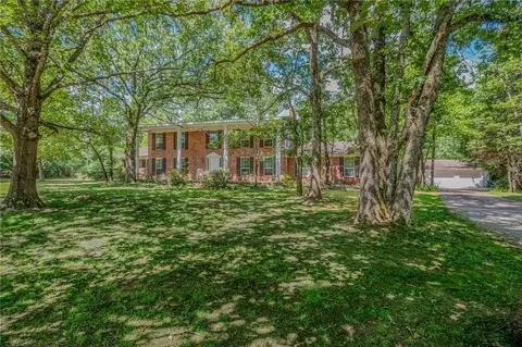 1201 N Canterbury Rd, Fayetteville, AR 72701