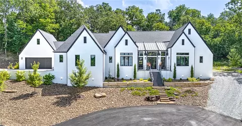 2534 N Fox Trl, Fayetteville, AR 72703