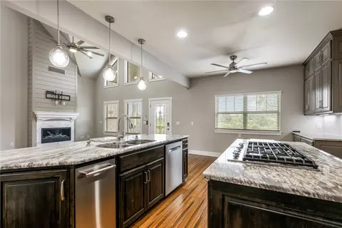 21823 Friendship View Dr, Springdale, AR 72764