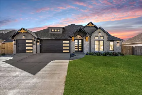 1905 Higgins St, Pea Ridge, AR 72751