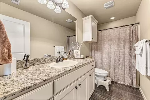 Bath - 520 Lancaster Rd, Centerton, AR 72719 photo 2 of 2