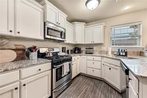 Kitchen - 520 Lancaster Rd, Centerton, AR 72719 photo 4 of 4