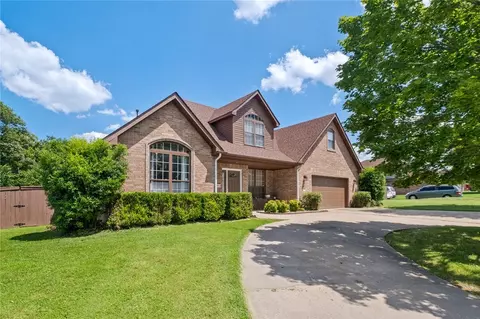 500 Coachlight Dr, Bentonville, AR 72712
