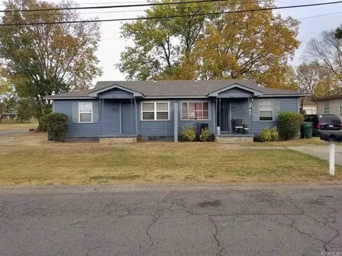 822 Pine St, Conway, AR 72032