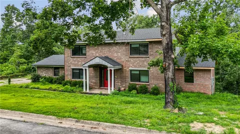1801 Kimberly Pl, Bentonville, AR 72712