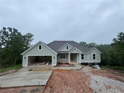 8 Grier Ln, Bella Vista, AR 72715