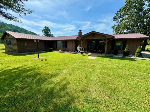 13069 Suits Us Ln, Parks, AR 72950