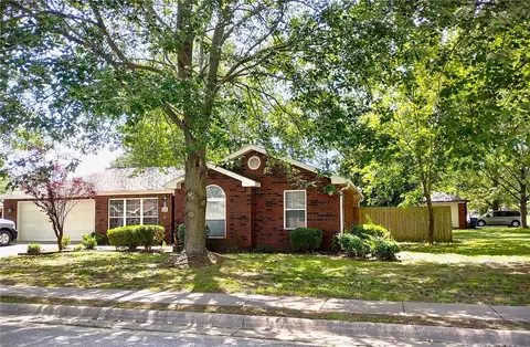 1604 Michael Ln, Siloam Springs, AR 72761