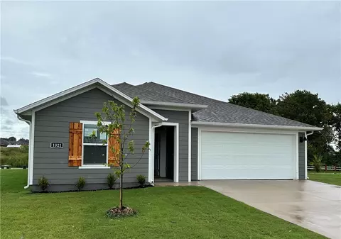 1021 Rently St, Prairie Grove, AR 72753