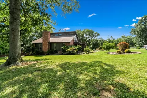 52 N Wildwood Dr, Rogers, AR 72756
