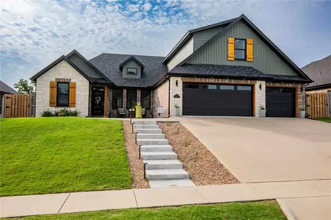 1810 NE Chaucer St, Bentonville, AR 72712