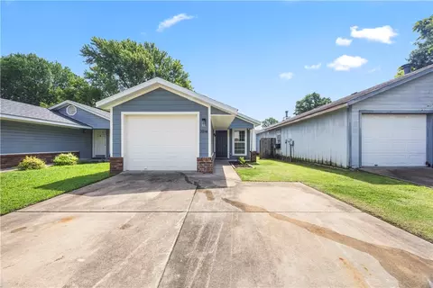 2016 N Leverett Ave, Fayetteville, AR 72703