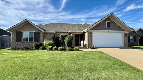 808 Sand St, Cave Springs, AR 72718