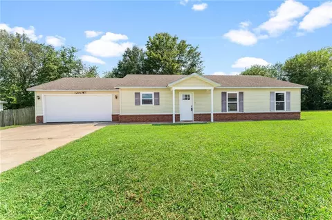 1200 Michael Ln, Siloam Springs, AR 72761