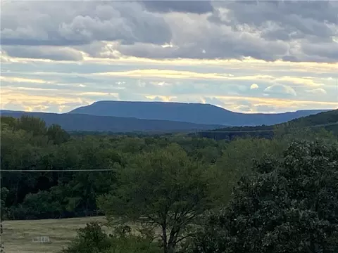 610 Walthall Rd, Russellville, AR 72802