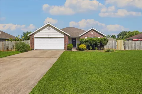 707 Crystal St, Lowell, AR 72745