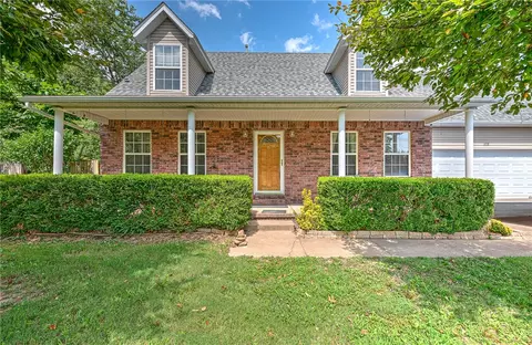 413 Spring St, Rogers, AR 72756