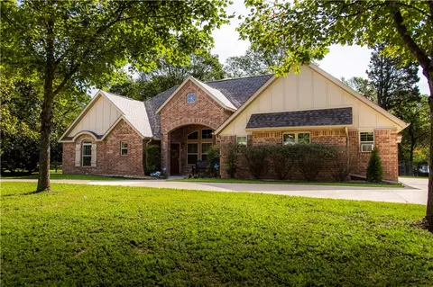 303 S Garrett St, Siloam Springs, AR 72761