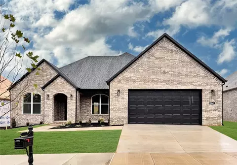 2849 N Chapel Dr, Fayetteville, AR 72704