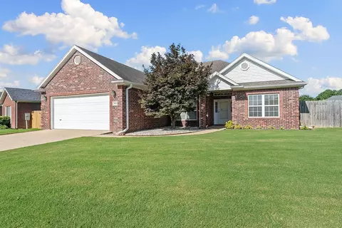 305 Cross Ln, Bentonville, AR 72712