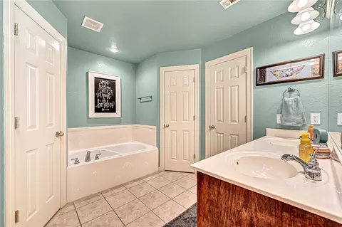 Bath - 457 Brandons Loop, Springdale, AR 72762 photo 1 of 3
