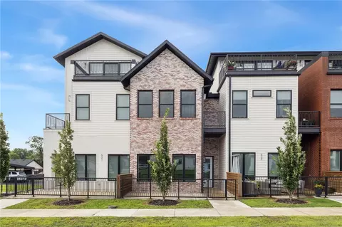 525 SW 5th St, Bentonville, AR 72712