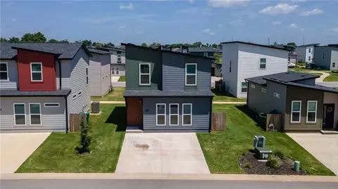 890 Illinois Ave, Bentonville, AR 72713