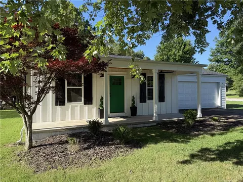 2306 Anvil Dr, Harrison, AR 72601
