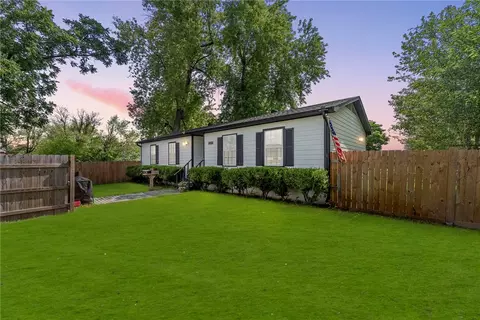 1213 Crutcher St, Springdale, AR 72764